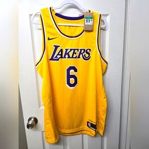 Nike Lakers Yellow Jersey LeBron New w/tags.